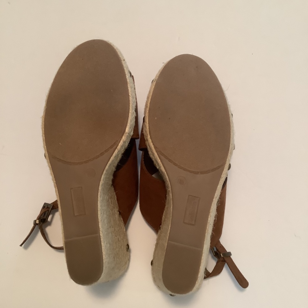 Stuart Madeline All Man Made Materials Faux Suede Wedge Sandals Tan Size 11 NWOT - Picture 4 of 7